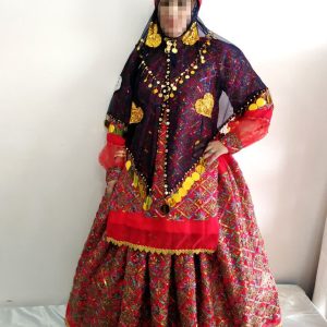 لباس قرمز پر کار